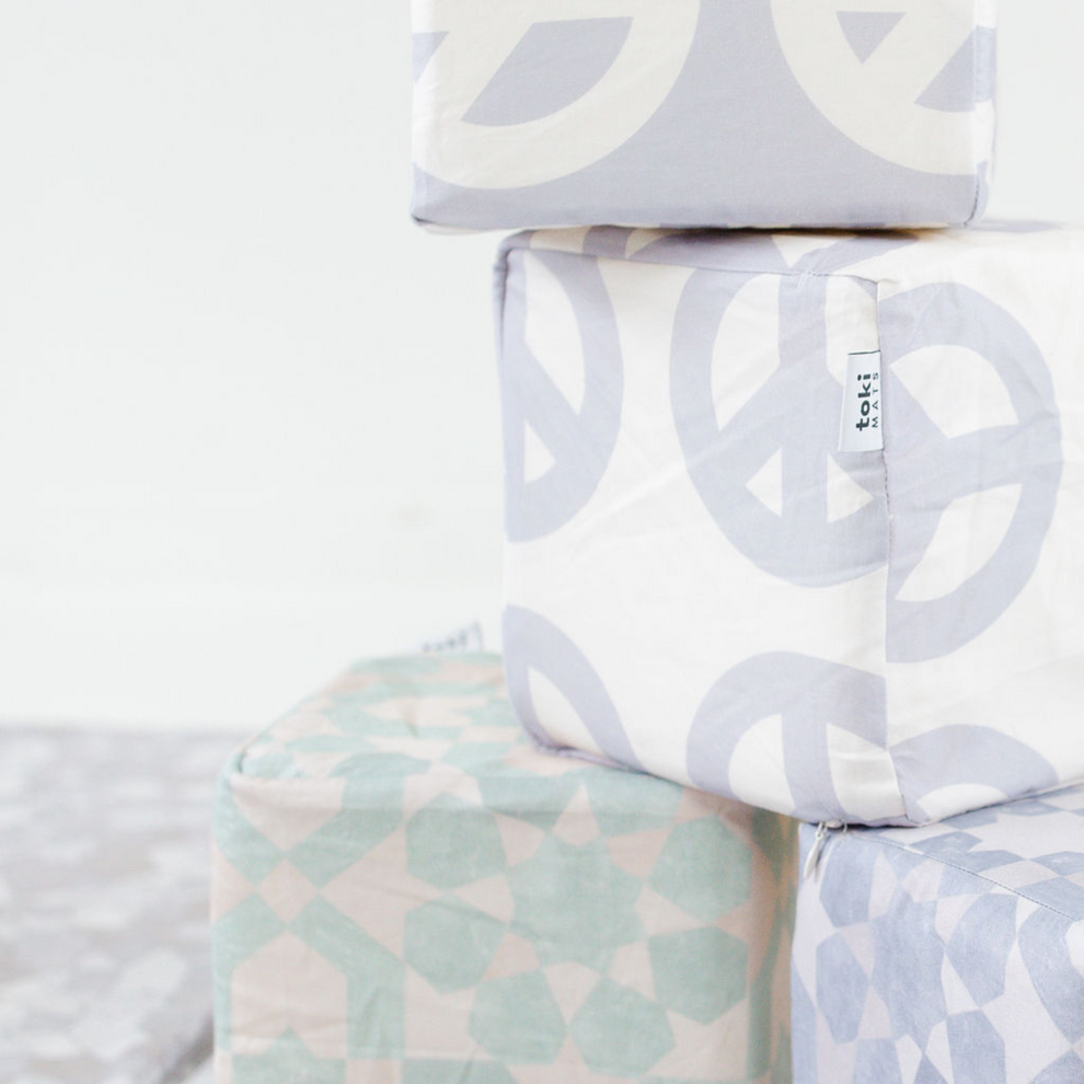 Imperfect | Cream Peace Sign Play Cube